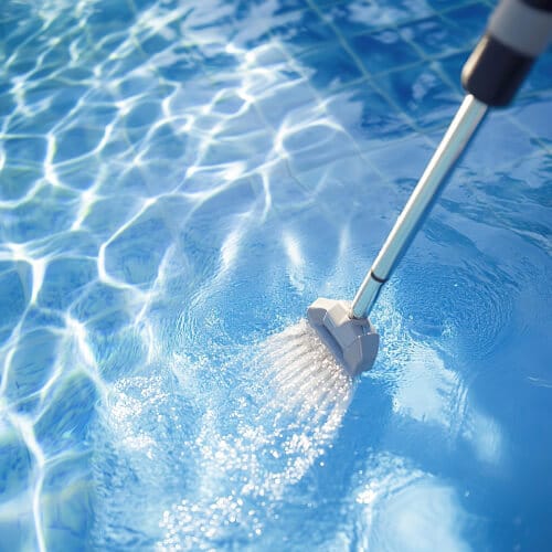 Prodotti per la manutenzione della piscina.