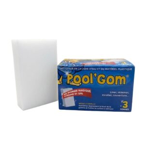 Confezione di spugne Pool'Gom per la pulizia della linea d'acqua di piscine, con una spugna bianca magica appoggiata accanto alla scatola blu che indica 3 gomme incluse.